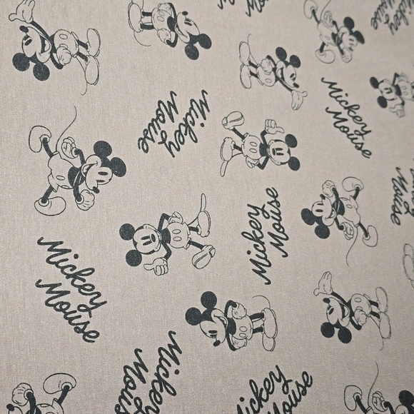{Disney} Mickey Mouse Long Sleeve Disney Artist Series T-Shirt For Adults - Picture 9 of 10